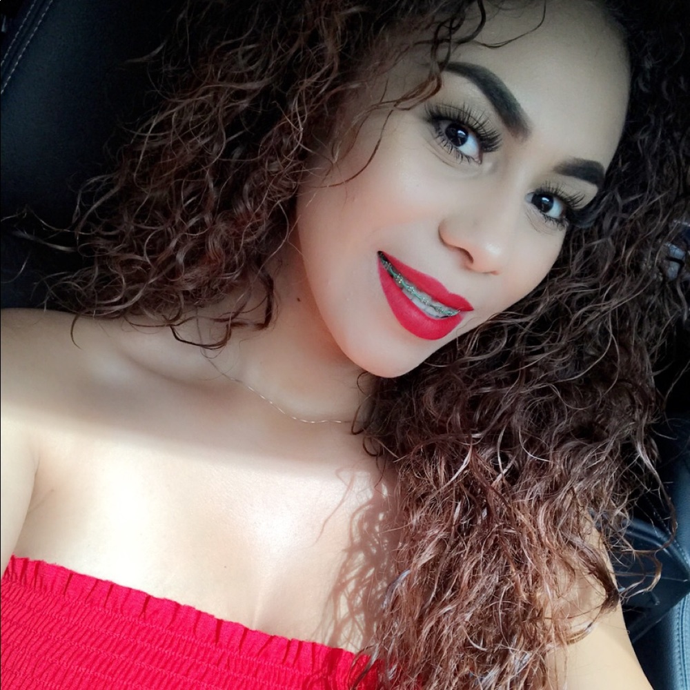 Meet your Posher, Vanessa